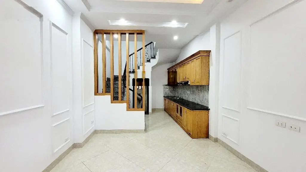 Nhà đẹp - ngọc thuỵ- gần phố - đường rộng - ngõ thông - ô tô đỗ cổng - tiện ích - ở sướng