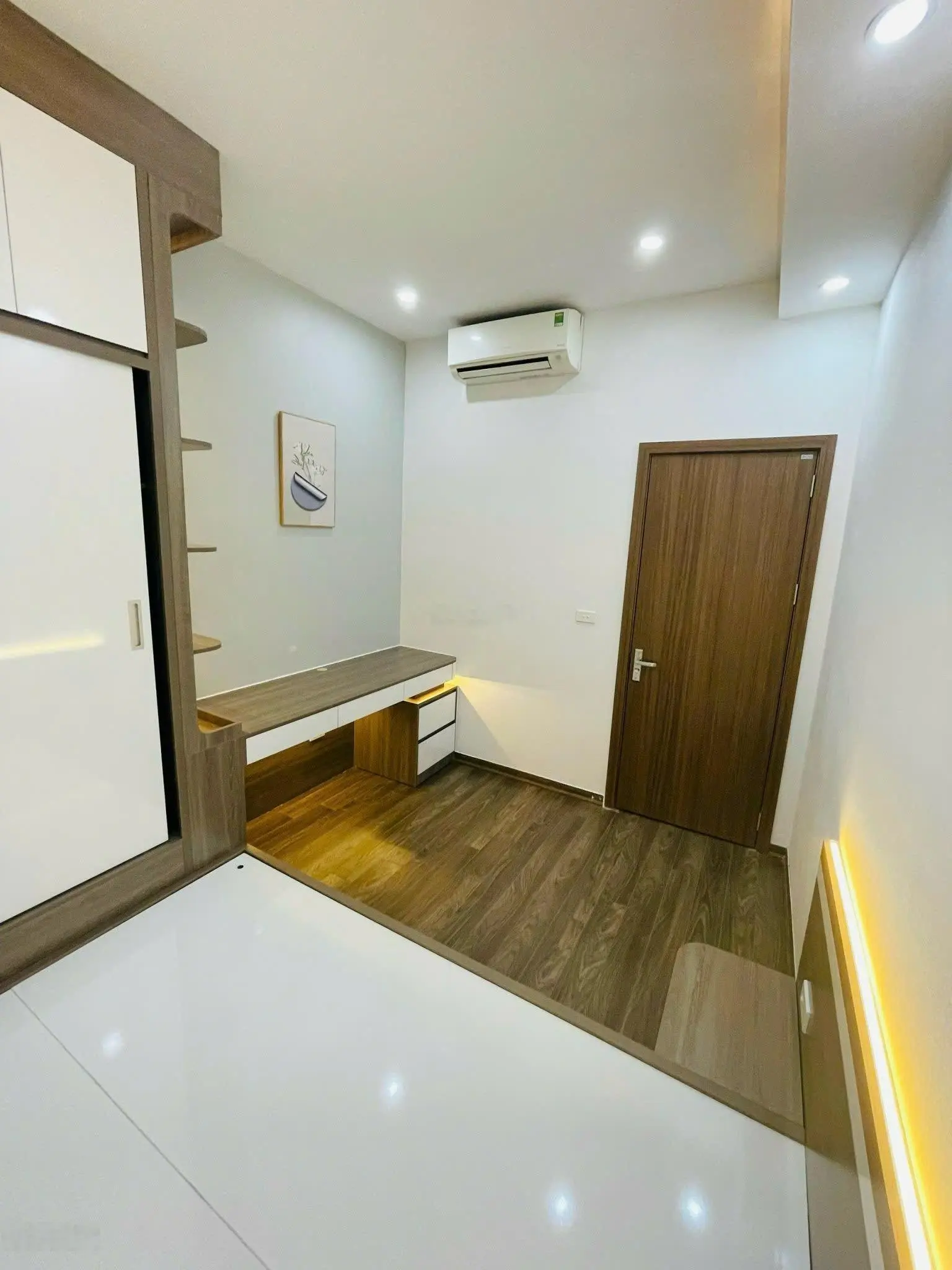 Bán căn 67m2, 2 ngủ& 2VS, HH1 Linh Đàm Hoàng Mai. LH: 0966 455 ***
