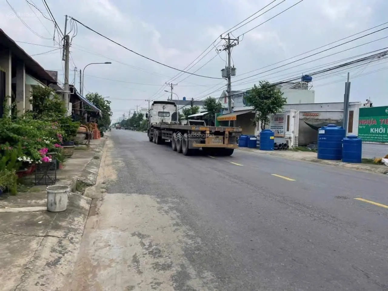 Cần bán nền mặt tiền đường Nguyễn Văn Tuôi, TT Bến Lức, 120m2, thổ cư. Cách Chợ Bến Lức 5p đi xe