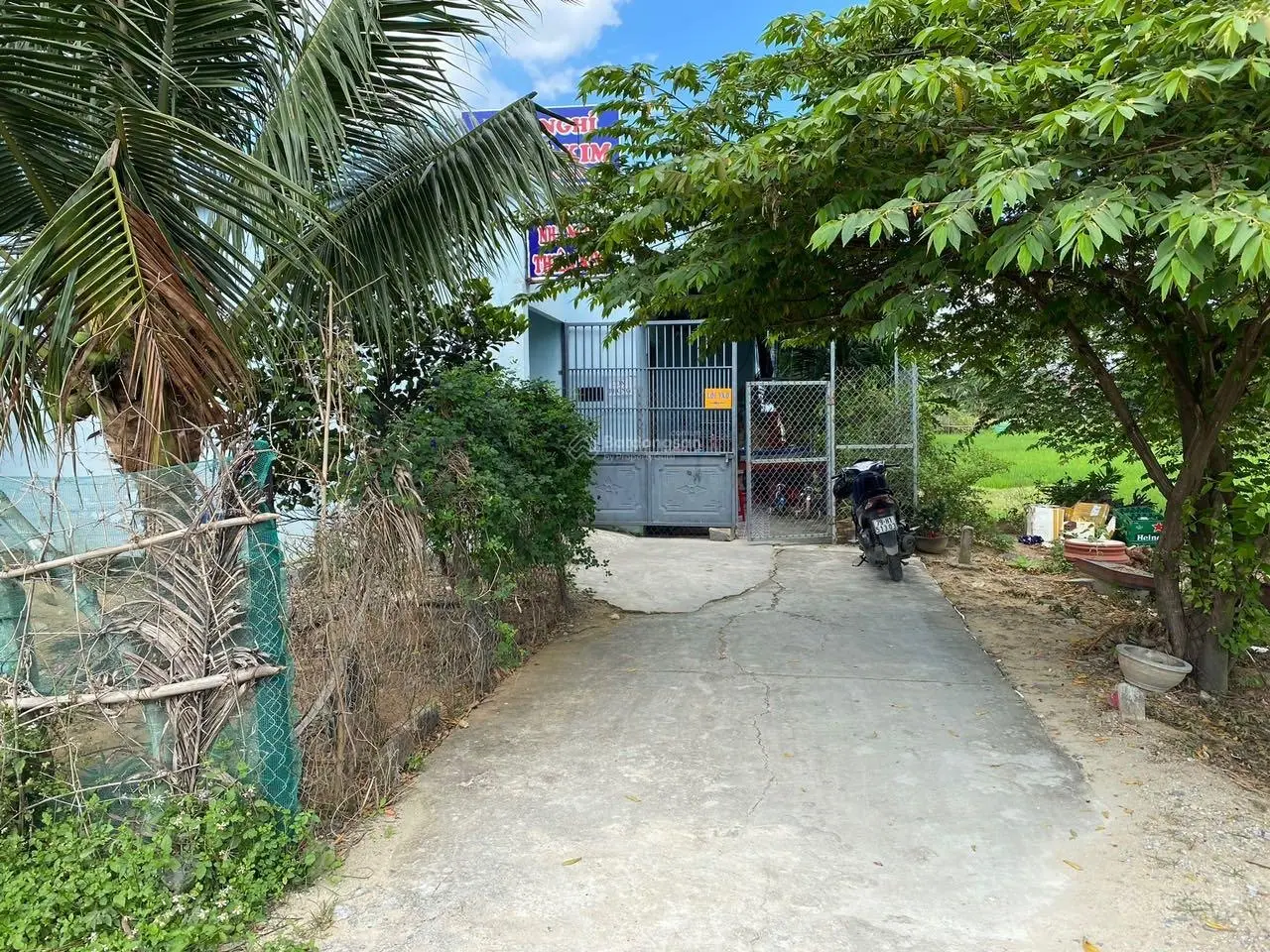 Bán đất có nhà nghỉ Ninh Quang 8 phòng, 330m2, thu nhập ổn định giá 2.3 tỷ. Lh 0905 573 ***