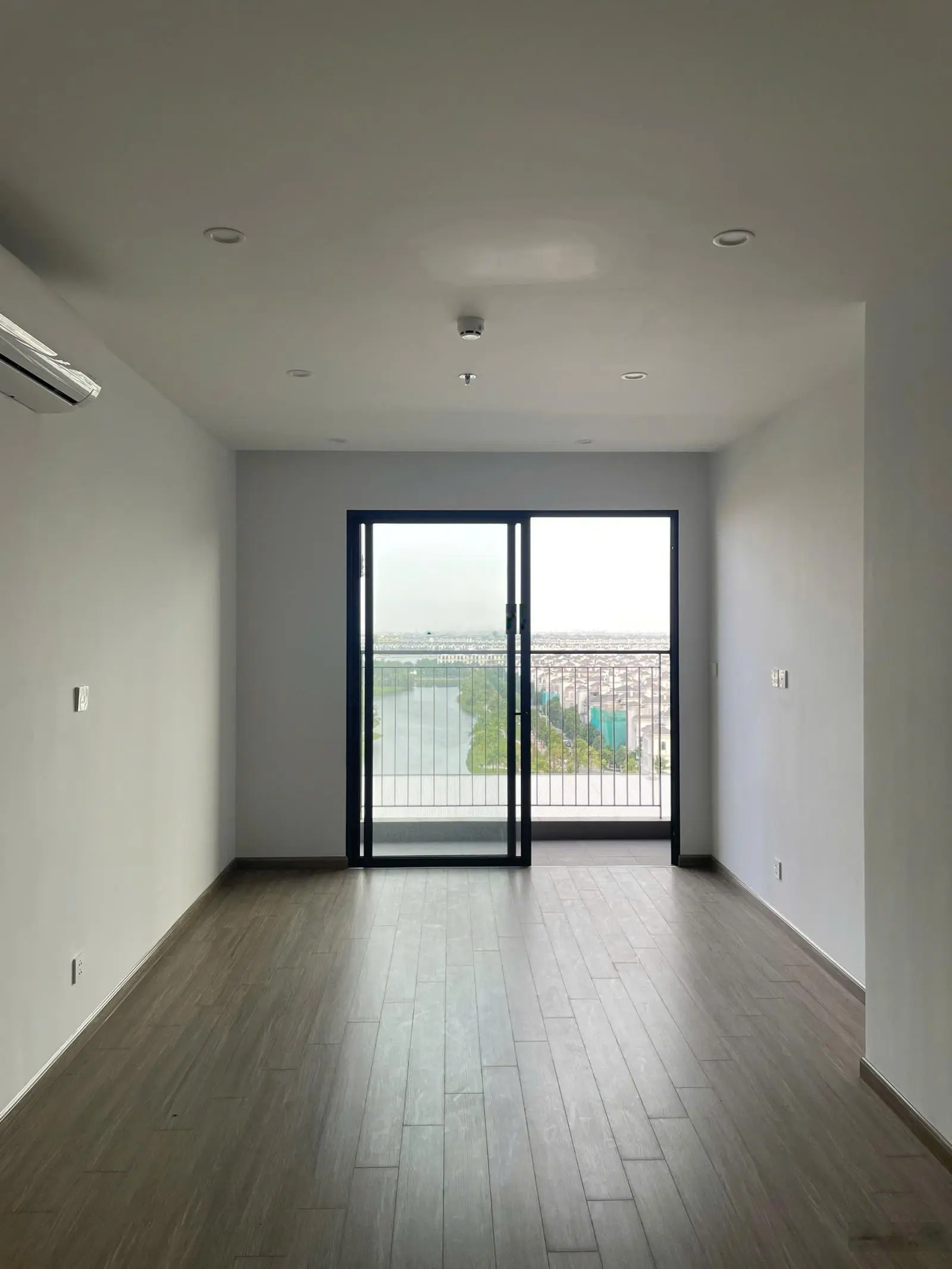 Chính chủ bán căn góc tòa P chung cư vinhomes ocean park 1 69.7m2 giá chỉ 3.x tỷ