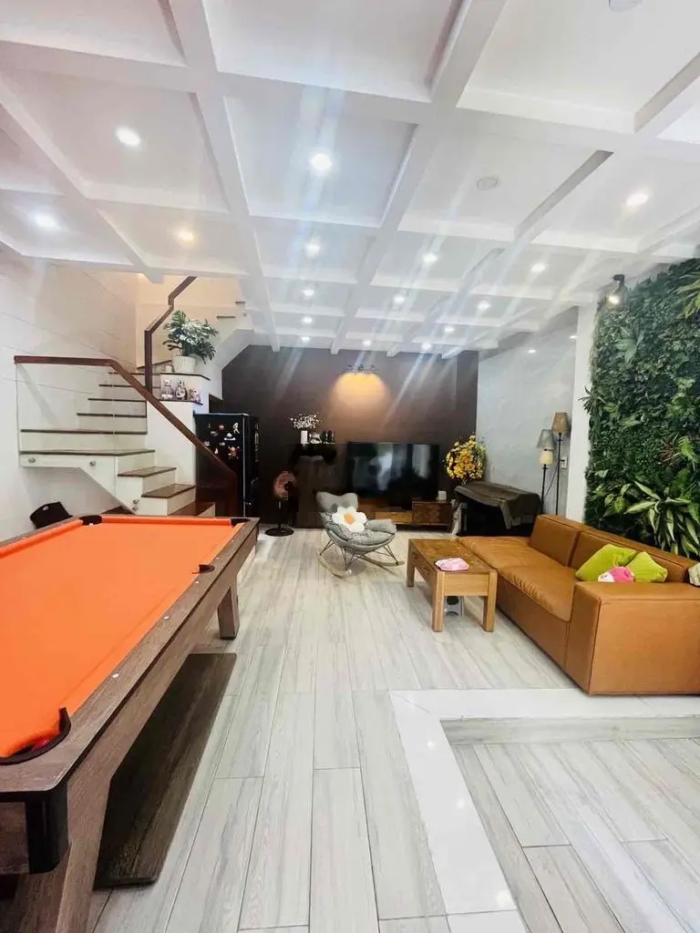 XINH LUNG LINH HOÀNG HOA THÁM CHỢ CÂY QUÉO HẺM OTO TẤN CỬA VÀO Ơ NGAY