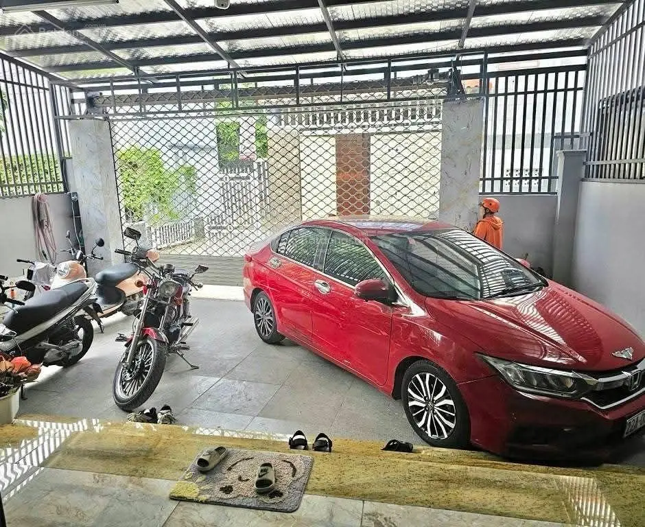 Xe hơi ngủ trong nhà. 170m2 (7,5x22)m. Nhà 1T 1L (3PN, 3WC), sổ hoàn công, tặng nội thất