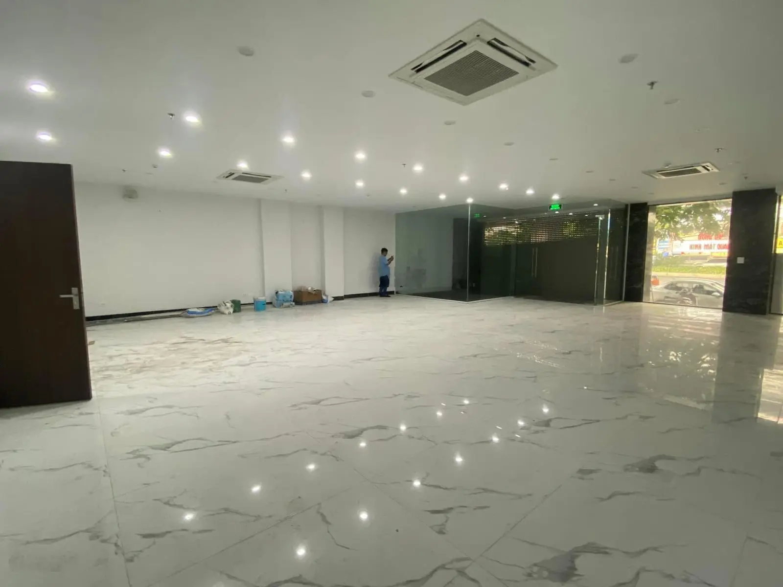 Hạ Sốc 8 Tỷ Bán Gấp Toà Văn Phòng Mặt Phố Phạm Văn Đồng Cầu Giấy, DT 167/200M 10T MT 10M Giá 120Tỷ.