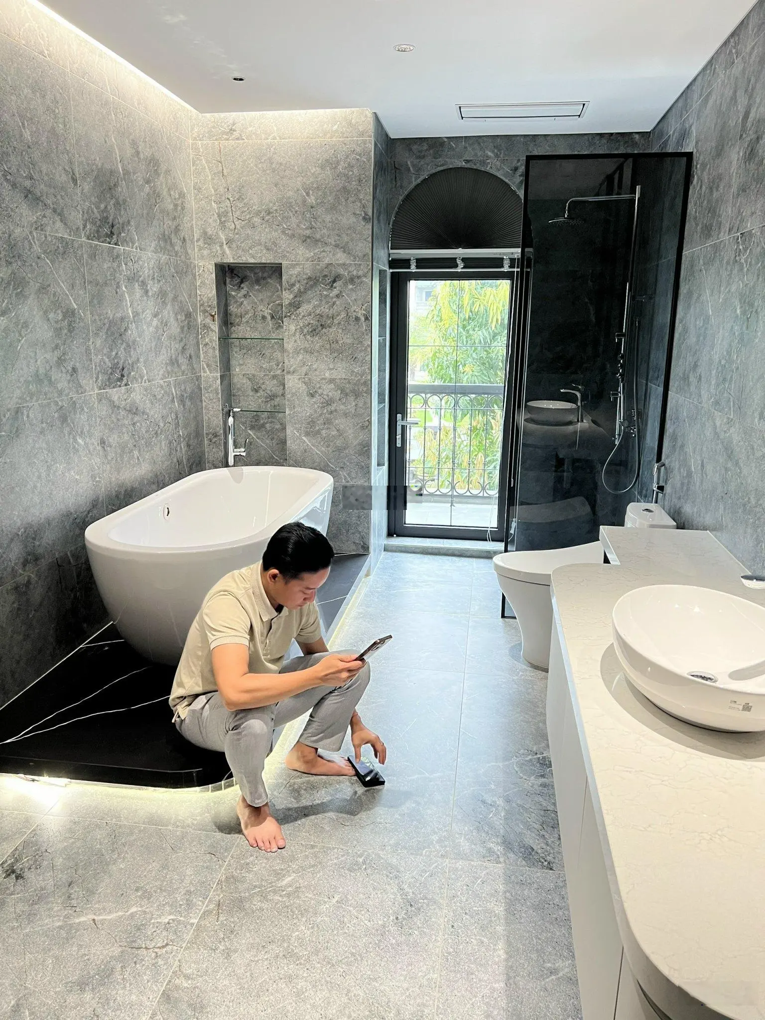 Cần Bán Gấp Biệt thự Kita Ciputra - Tây Hồ, 150m2, 1 hầm + 4 tầng, giá 320 triệu/m2