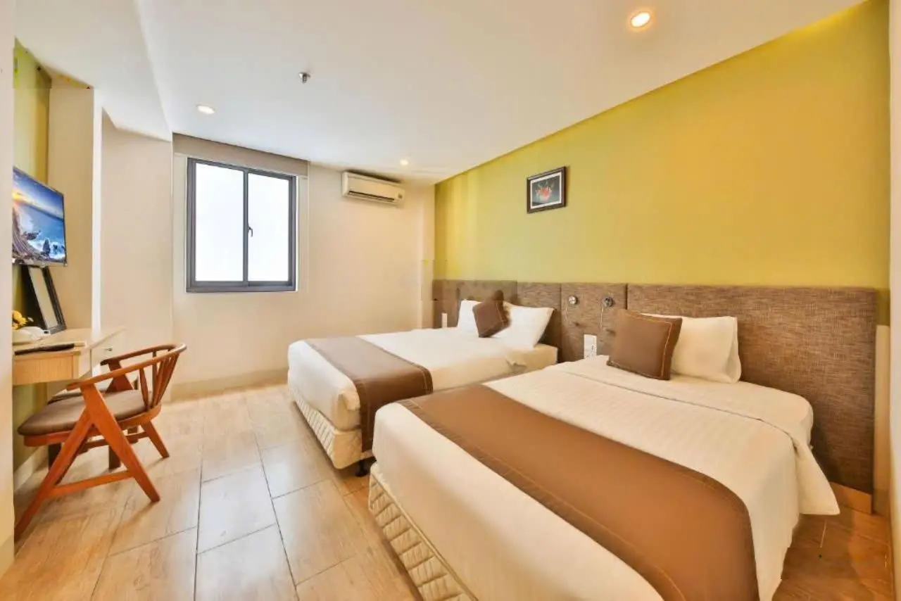 BÁN KHÁCH SẠN TẠI ĐƯỜNG NGUYỄN THỊ MINH KHAI, Cách Biển 300m, 60 Phòng mới đẹp