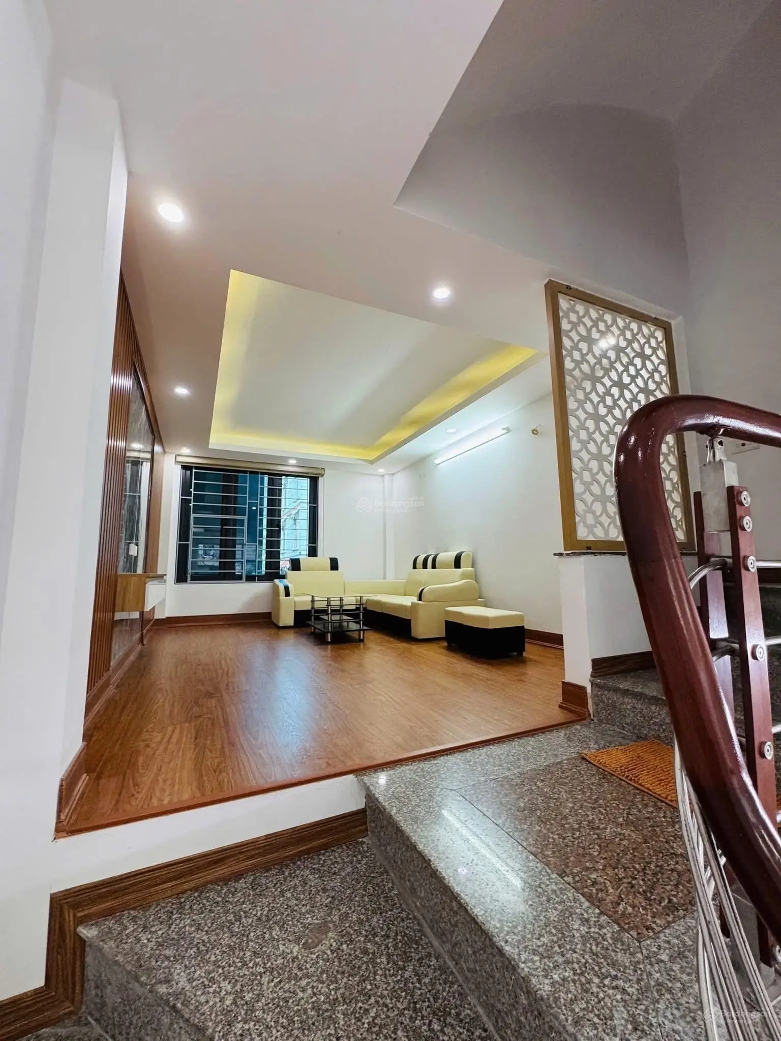 Hiếm kim giang thanh trì hoàng mai hà nội 43m2 5 tầng MT 3.2m2 giá 7.65 tỷ nhà mới đẹp