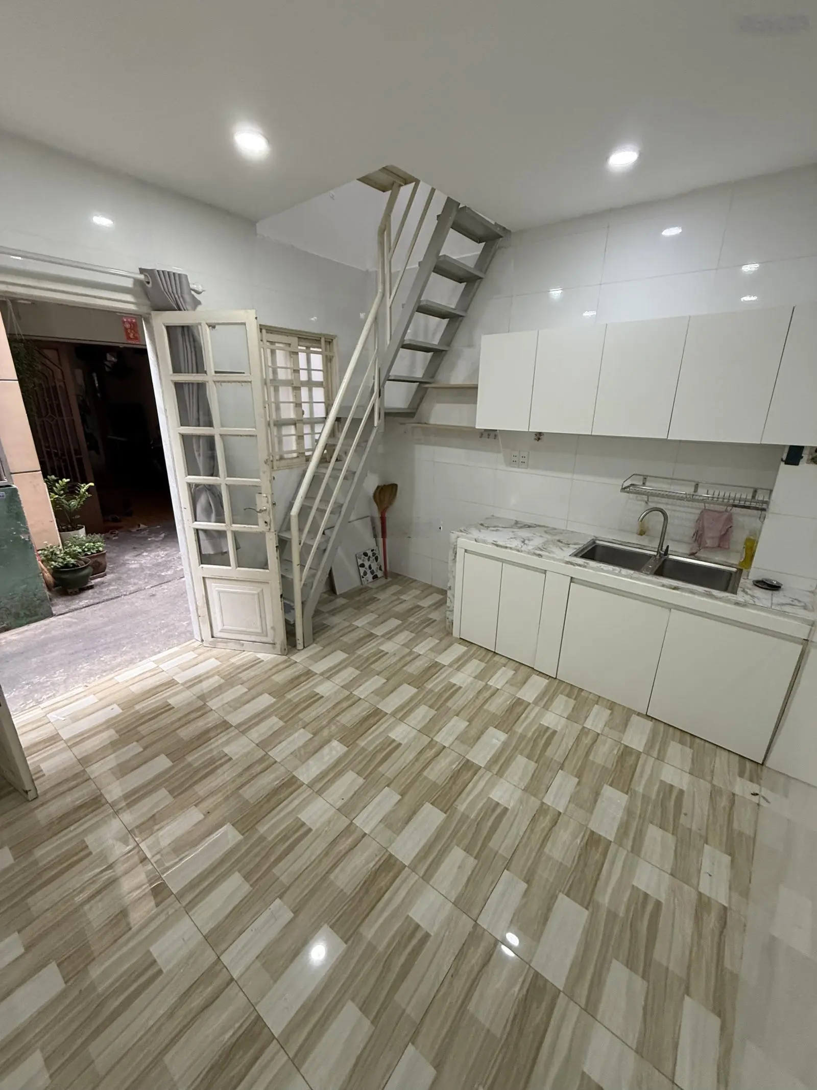 Nhà 1 lầu vào ở liền hưng phú sổ hồng hiện hữu giá 1.750 tỷ