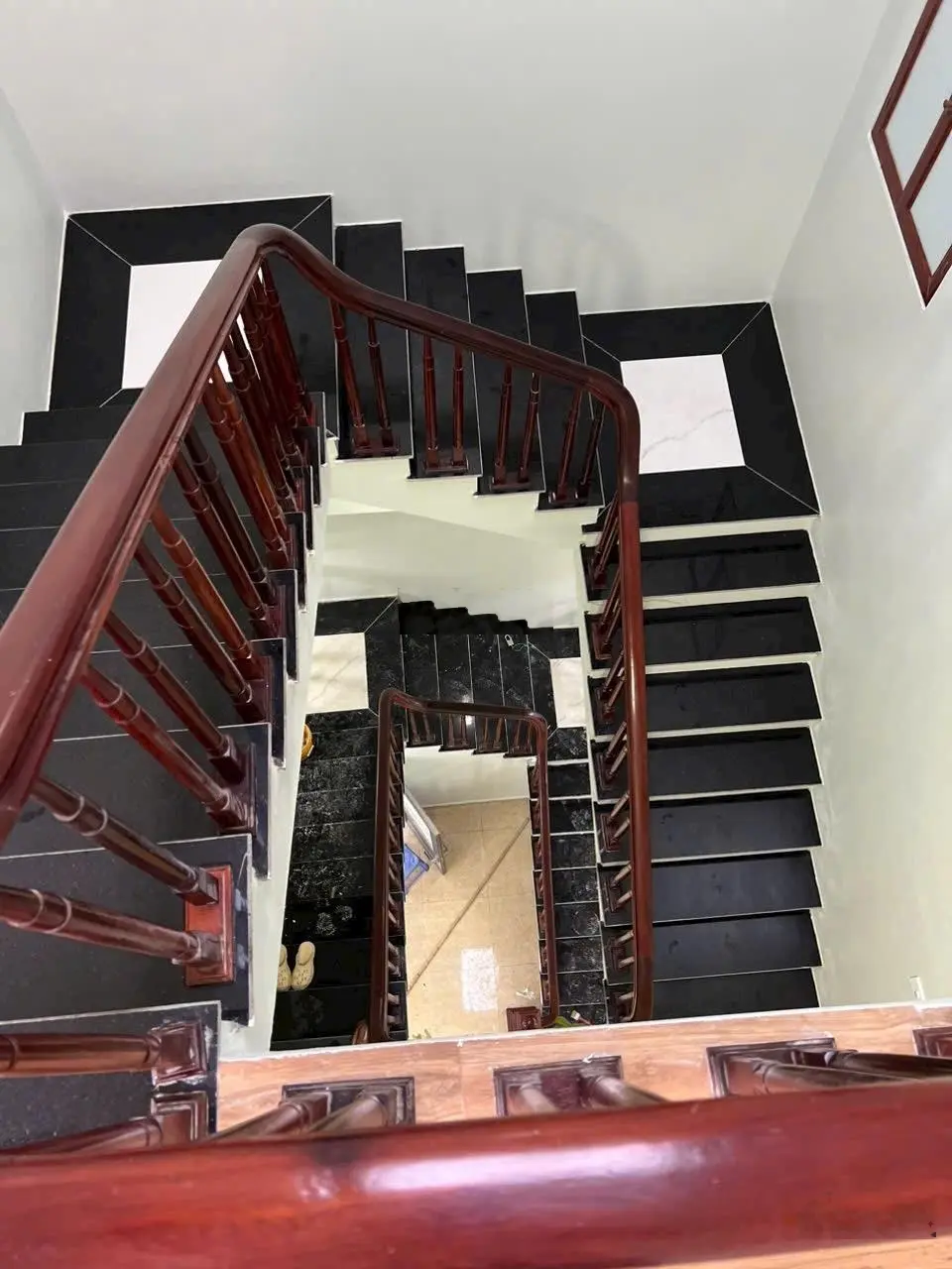 Chính chủ cần bán căn nhà mới tinh tại Phụng Châu