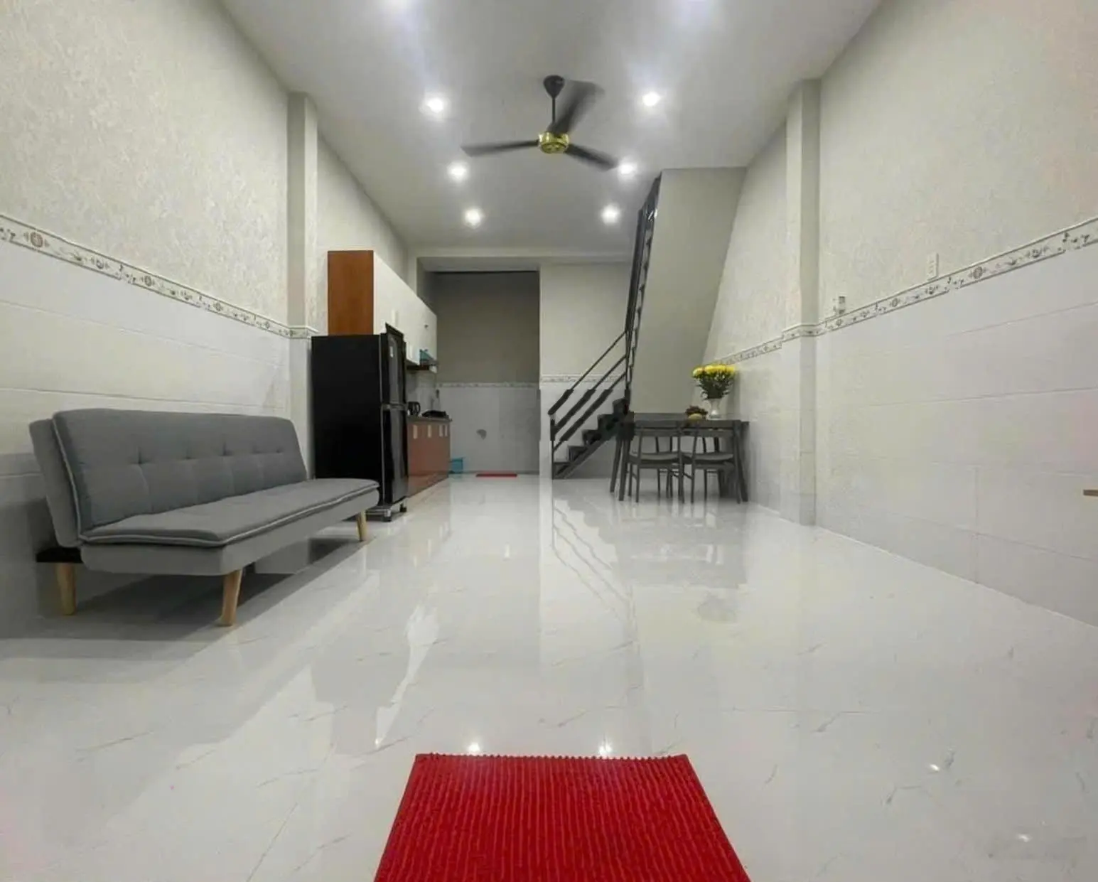 Chính chủ bán rẻ căn nhà 1 trệt 1 lầu 470tr (4x12) có 2 phòng ngủ gần Khu công nghiệp Xuyên Á