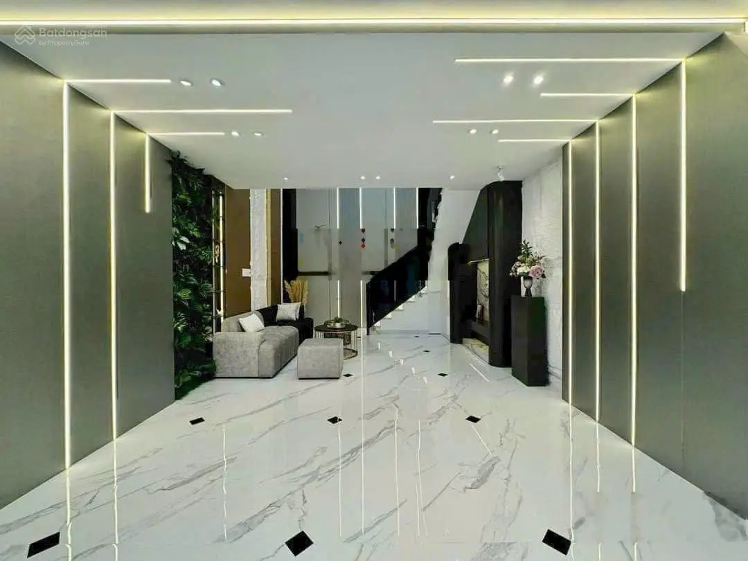 Bán nhà khu Lotte Cộng Hòa. Nhà 55m2 Hoàng Sa xây 1 trệt 2 lầu + sân thượng. Sổ riêng, giá 2 tỷ 890