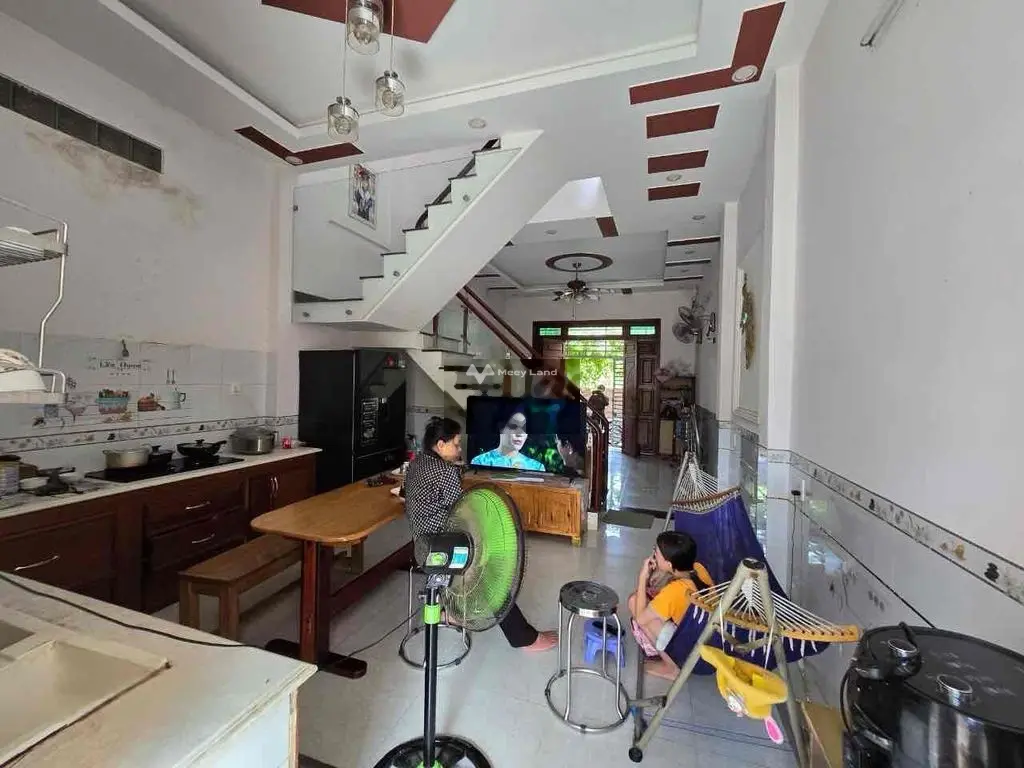 cần bán nhà lầu đẹp - gần Nhà Thờ Búng