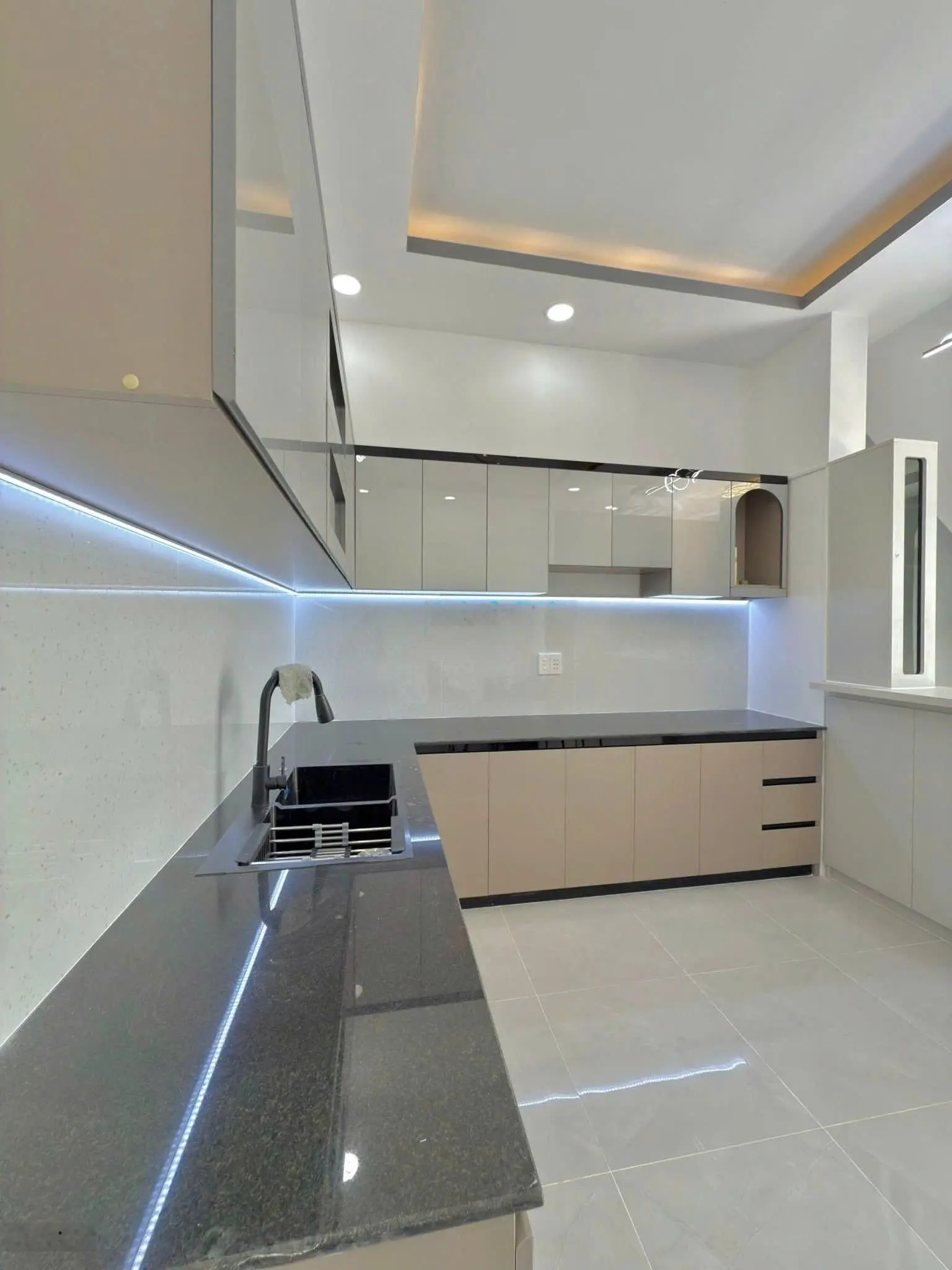 Chủ bán nhà 2 lầu mới hoàn thiện, chỉ 800tr, đã giảm 200 triệu, tặng nội thất 50 triệu