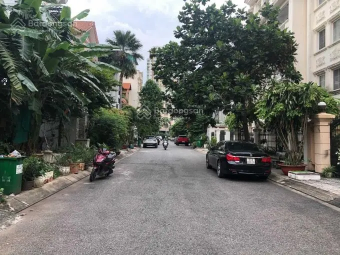 Bán đất xây biệt thự phường Thảo Điền DT 10 x 20m. Hầm, trệt, 2 lầu, áp mái. Giá 33 tỷ