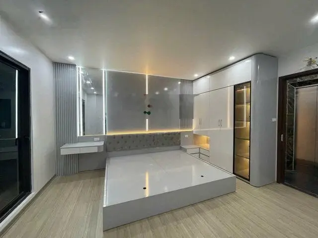 Bán nhà đàm quang trung, 5 tầng mới đẹp,diện tích 40m,6 tầng.măt tiền 5m.giá 8.x tỷ .ô tô đỗ cửa .