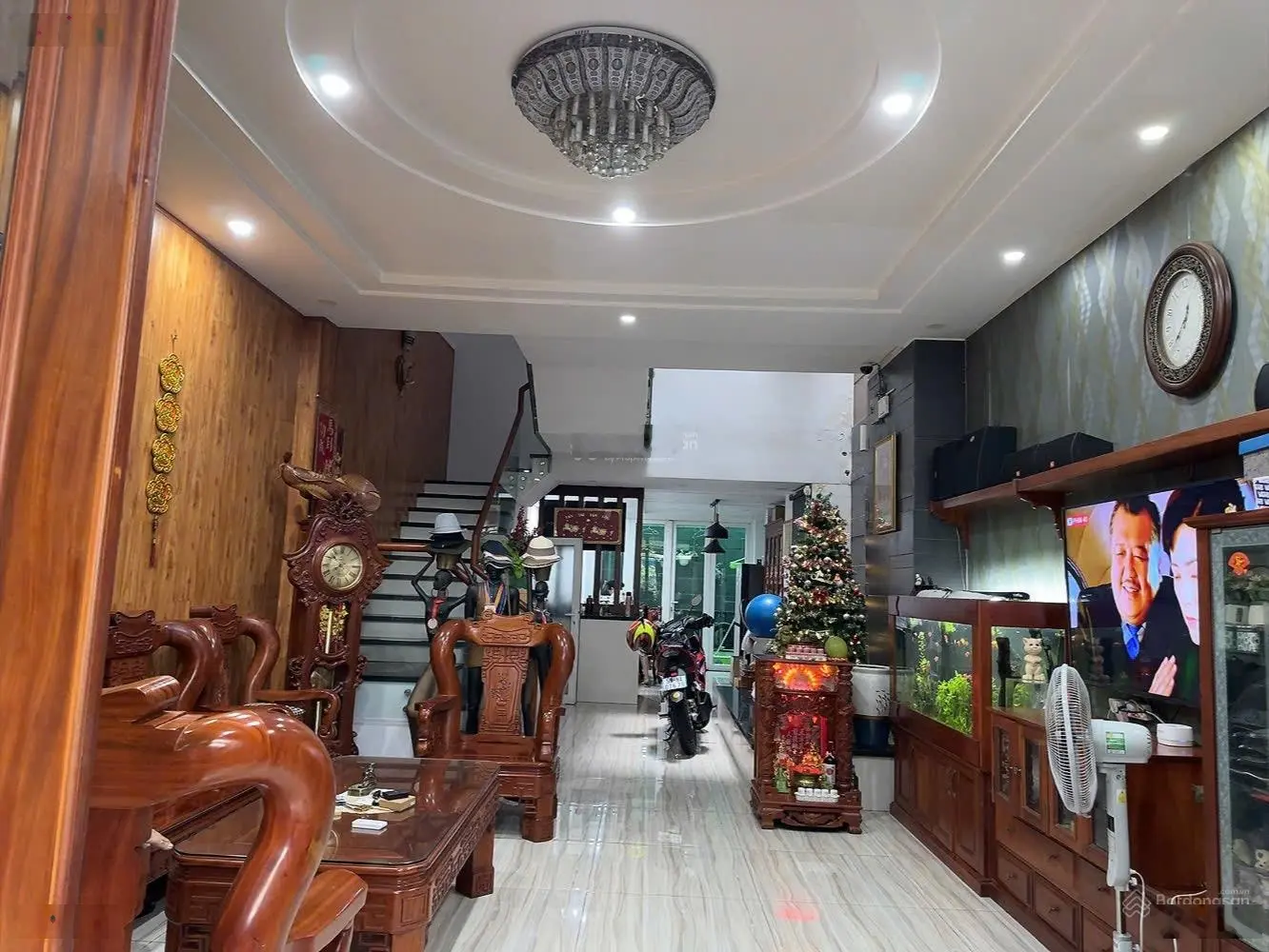 Cần bán gấp MT đường 32A diện tích 5x20,3.5 tấm có đầy đủ nội thất