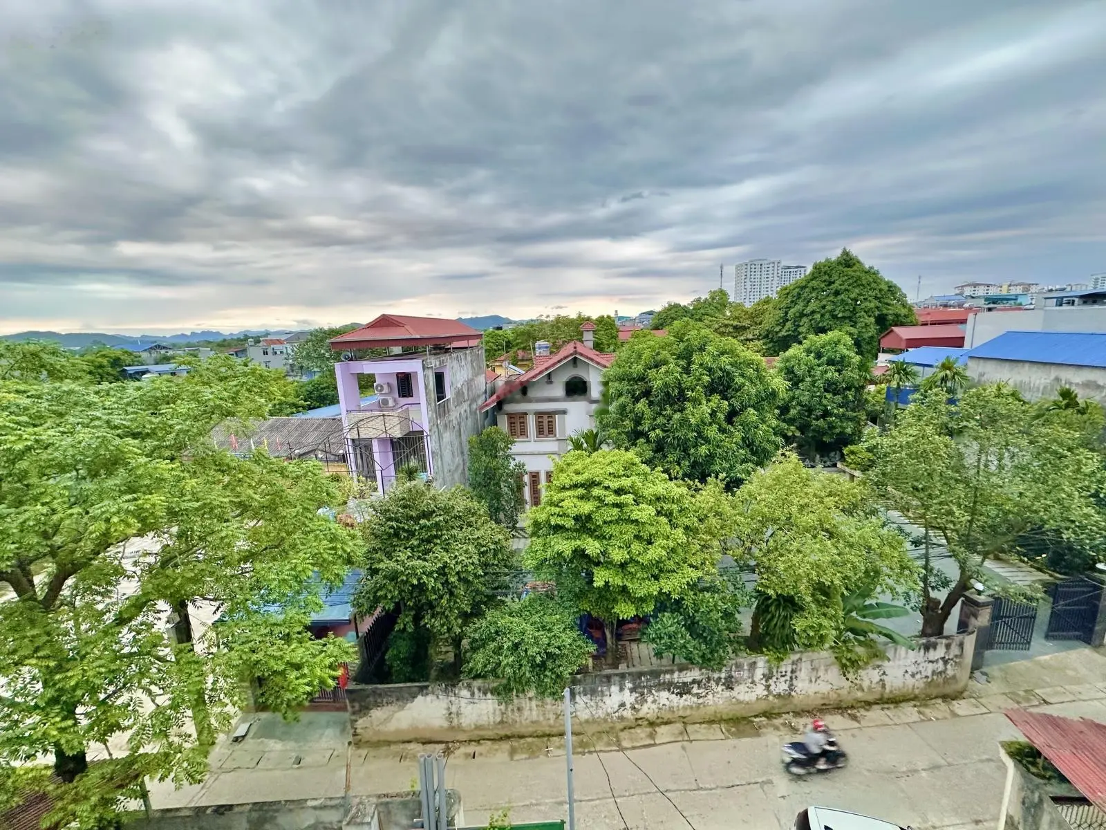 Nhà 3 tầng gần cấp 2 Quang Vinh 100m