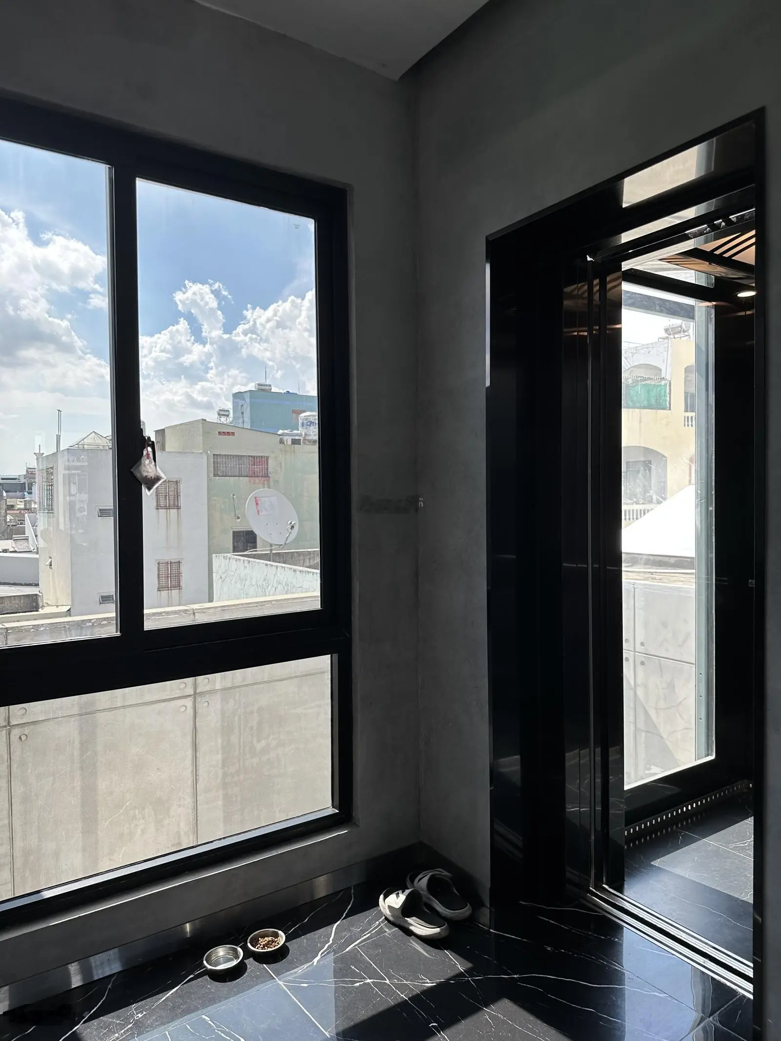 Chính chủ bán nhà mặt tiền 16 Đồng Đen giá 29.8 tỉ, tiền xây dựng và nội thất hơn 9 tỉ