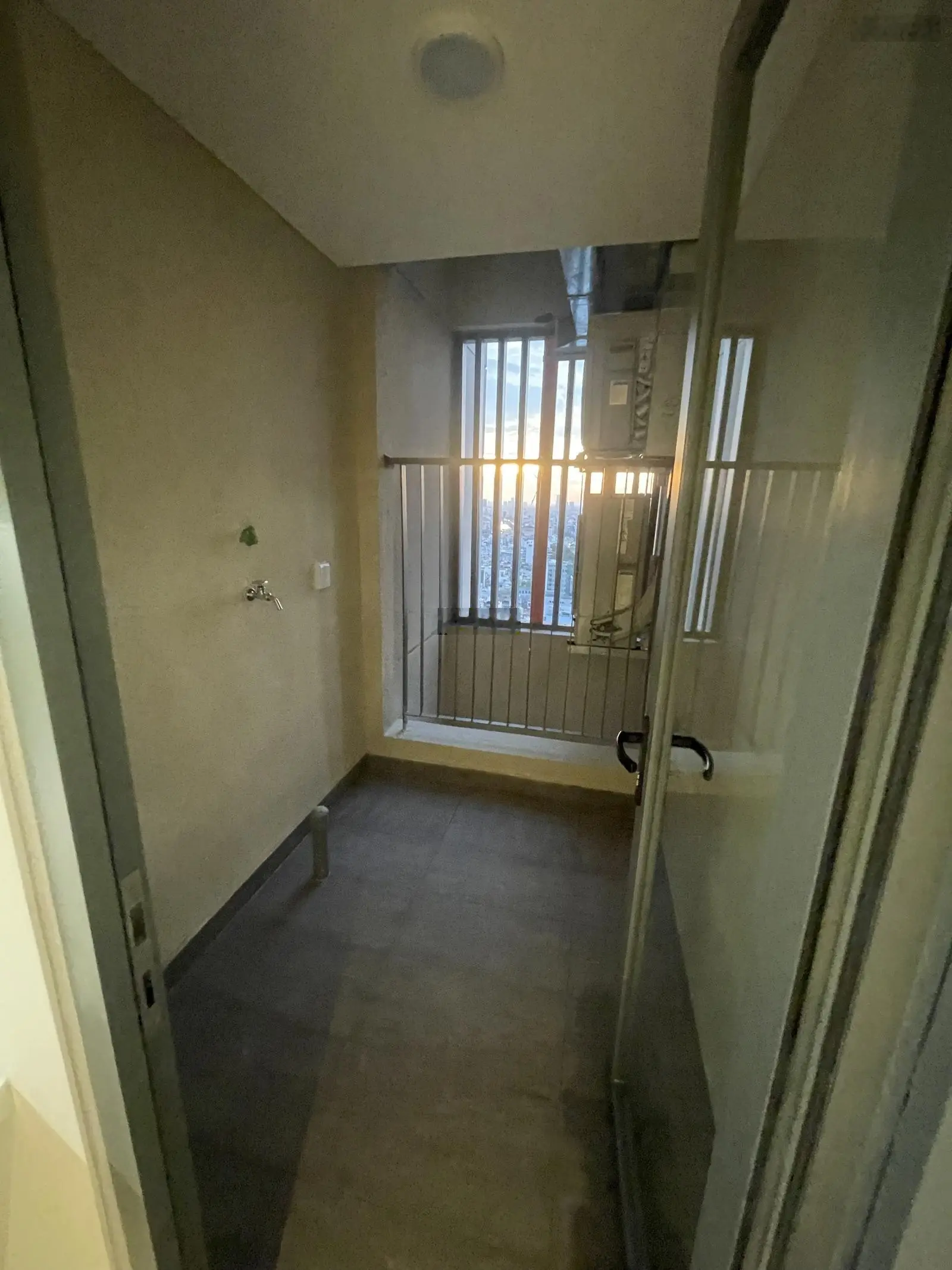 Bán căn hộ 3 phòng ngủ 135m2 khan hiếm - giá tốt - nhiều tiện ích tại đường trần hưng đạo