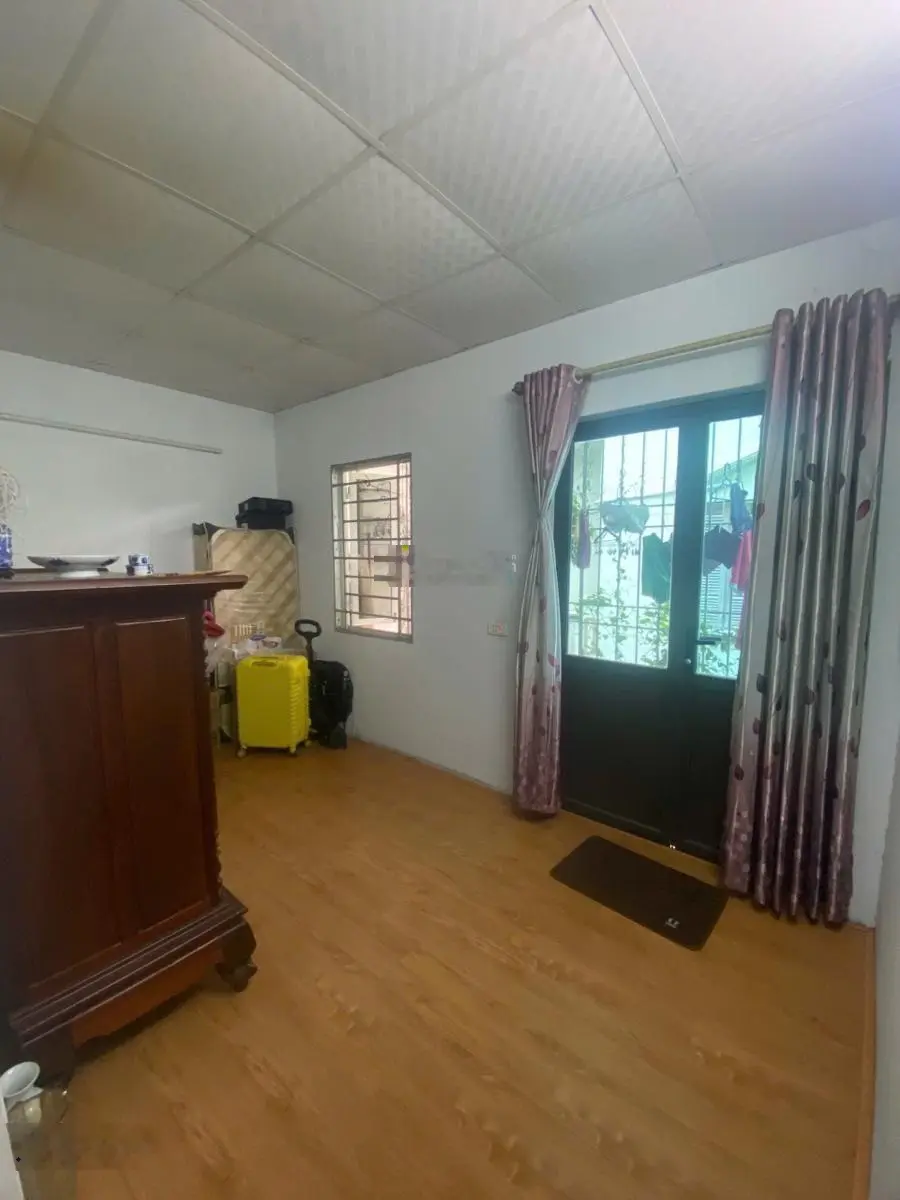 Chỉ cần 5,7 tỷ mà mua luôn được nhà lô góc Sài Đồng, 45m2, mặt tiền 8m, ô tô vào nhà, ngõ thông.