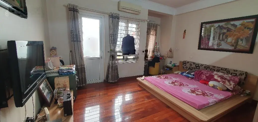 Nhà dân xây. Vị trí đẹp . Bồ đề thông Hồng tiến. Oto đỗ cửa qua nhà. An sinh đỉnh cao