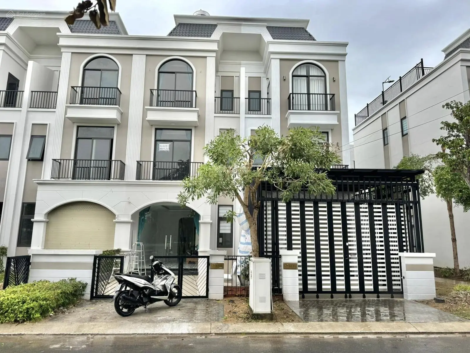 Bán Nhà phố 1 trệt 2 lầu, ngay Trung Tâm TP.Tân An giá 4,38 tỷ