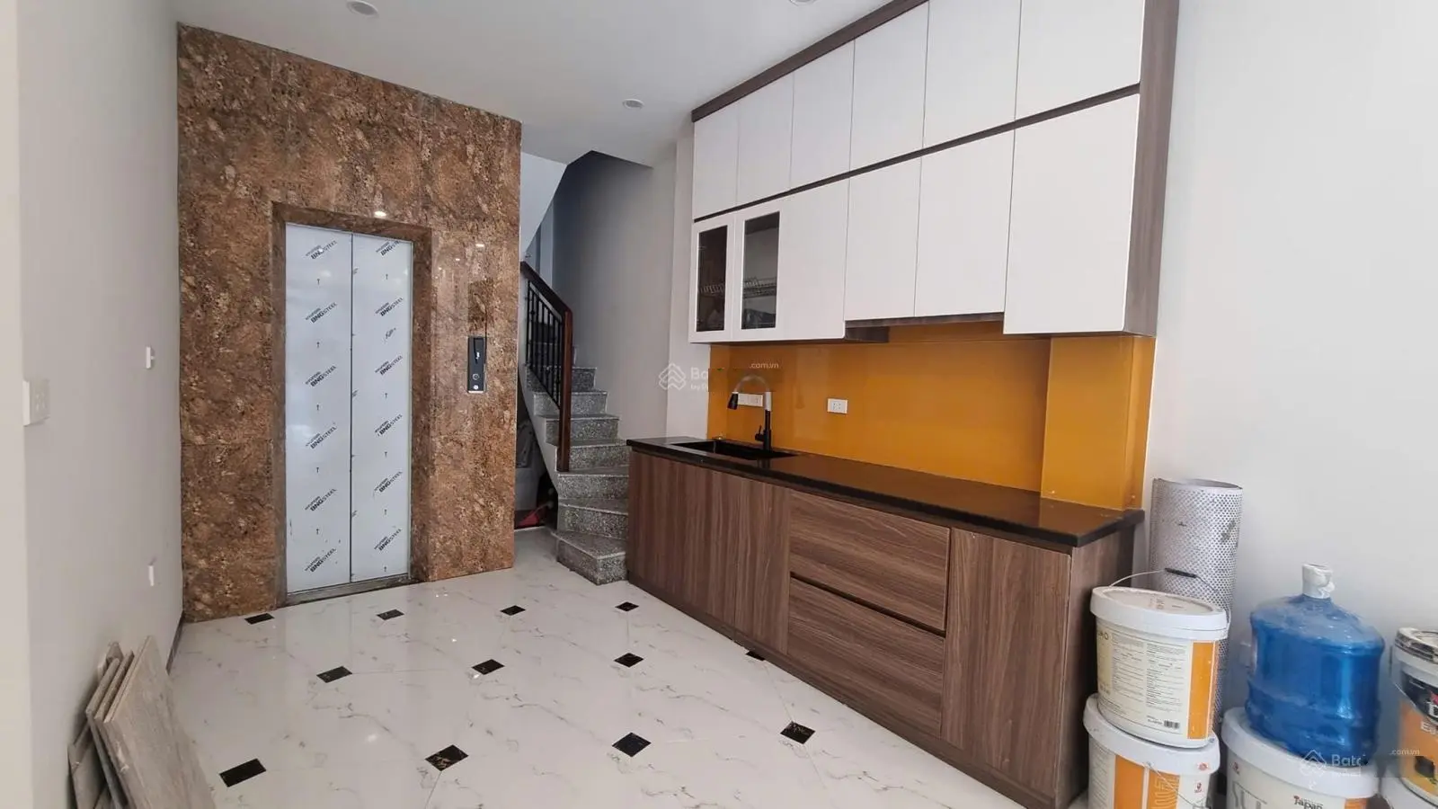 (THANG MÁY) Bán nhà Tôn Đức Thắng 40mx6T thông sàn TM mới đẹp thoáng 30m ra phố 7 tỷ Đống Đa