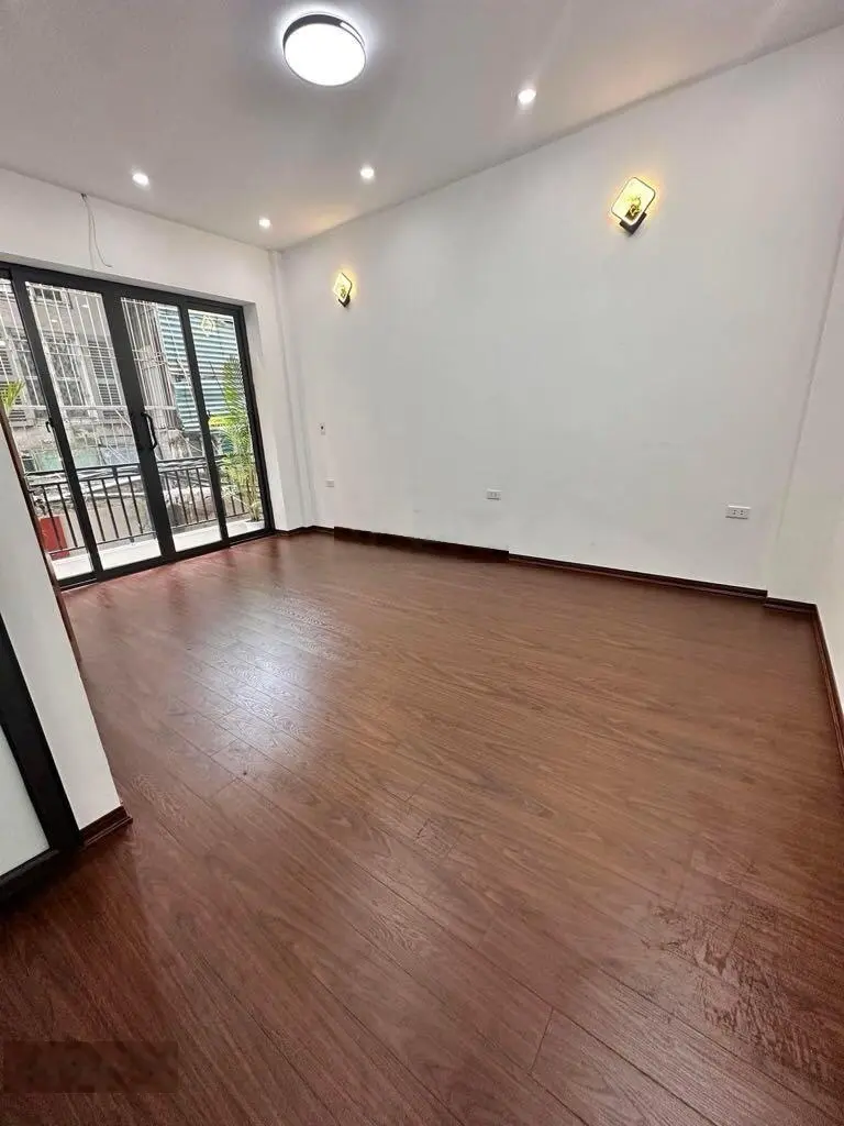 Nhà Q Hai Bà Trưng - sát Hoàn Kiếm - cách phố 50m - nhà lô góc thoáng mát - ngách thông