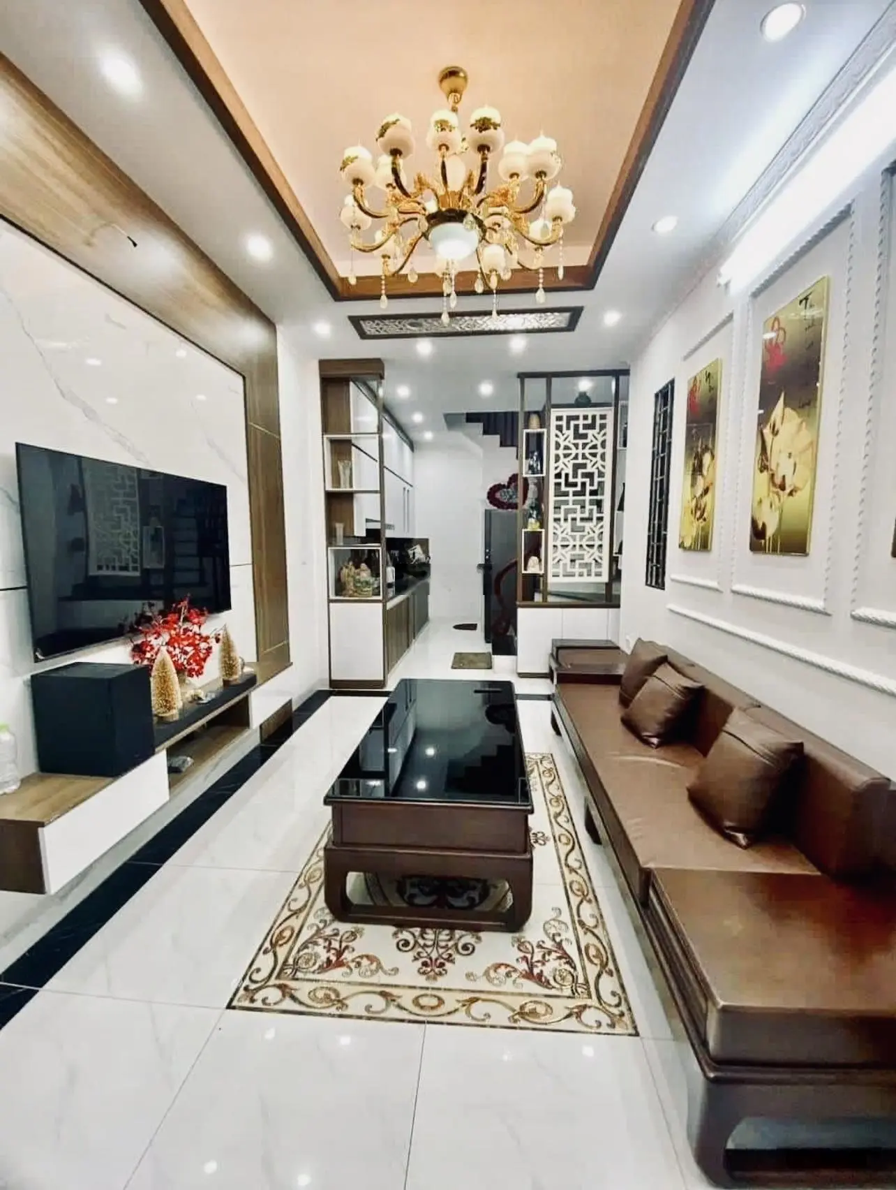 Bán gấp căn nhà đẹp xuất sắc phố Bồ Đề diện tích 38m2 giá chỉ 6 tỷ, ô tô đỗ sát nhà