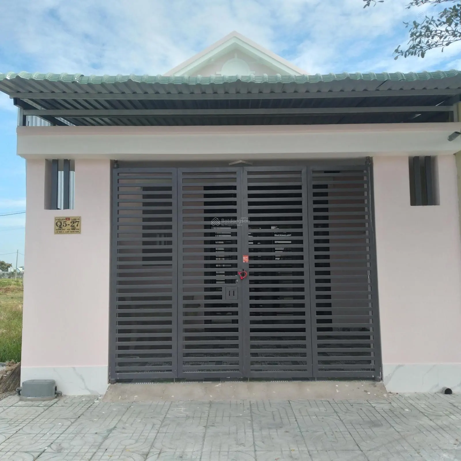 Nhà chính chủ mặt tiền đường 8m,sát chợ hóc môn,giá bán 750tr