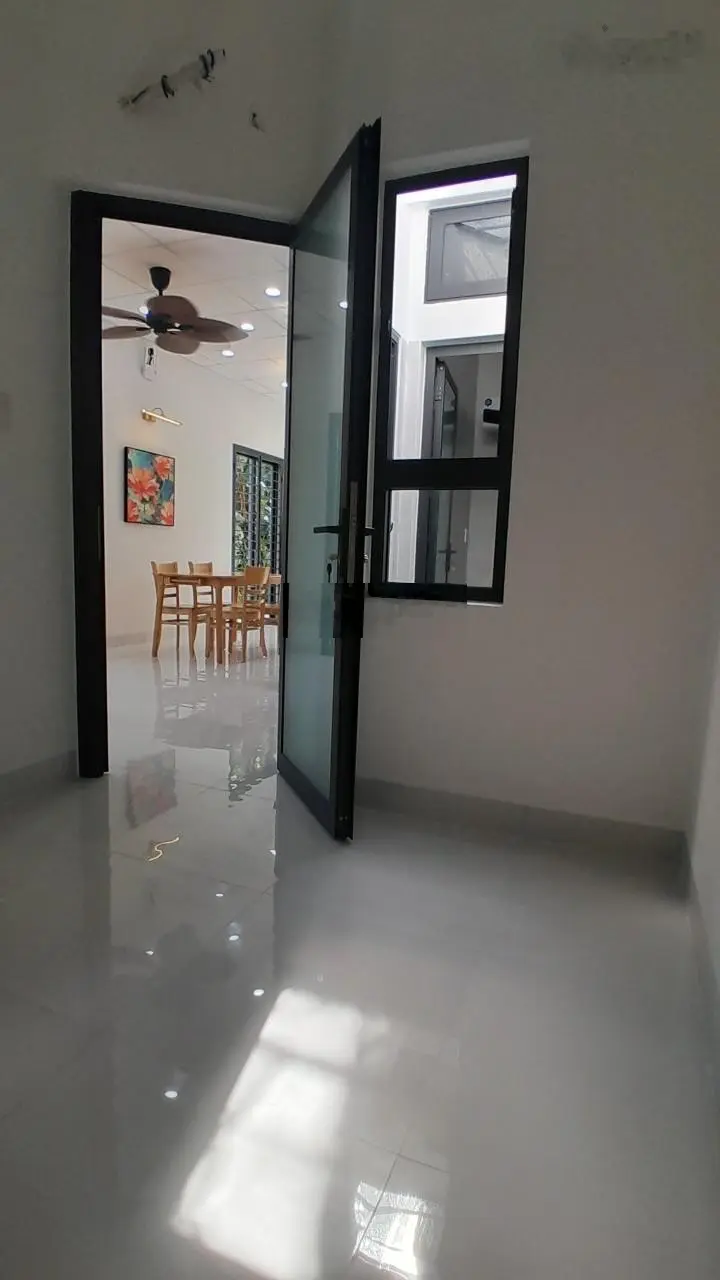 Bán nhà riêng tại đường hoàng hoa thám trung tâm tp quảng ngãi, giá 990 triệu vnd, đường oto.
