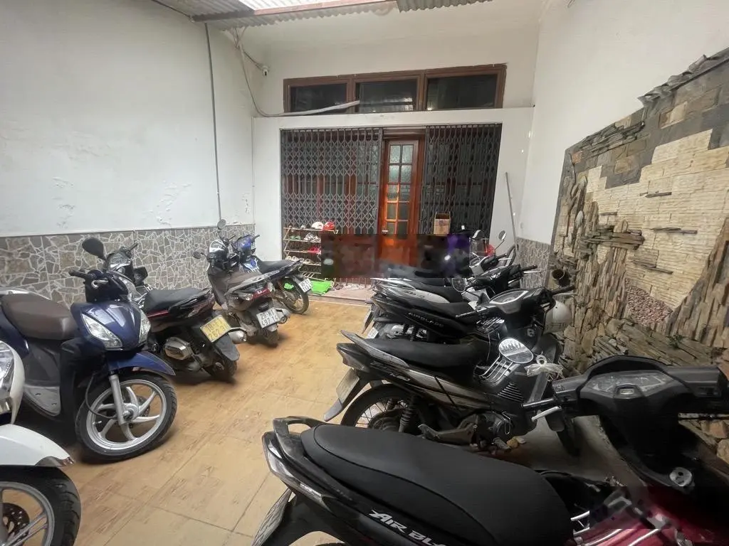 Chính chủ bán nhà mặt phố Ngô gia tự DT 110m, MT5m , vị trí trung tâm kinh doanh, ở sướng