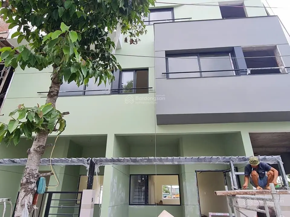 Bán nhà 3 lầu mới xây giá rẻ chưa ở, tại thành phố Thuận An, Bình Dương bán gấp trong tháng 12