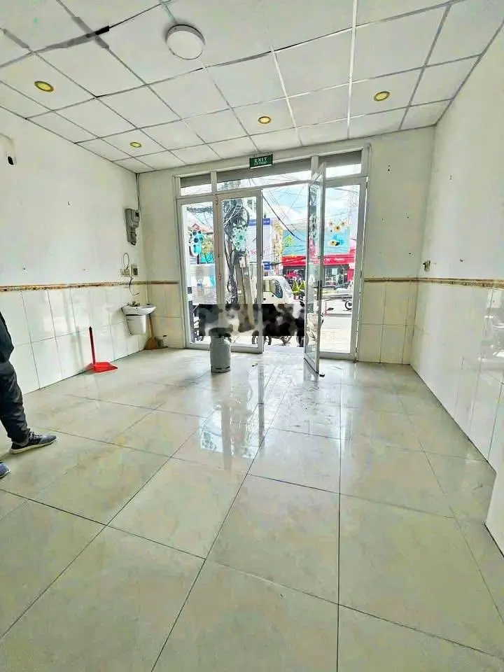 Cô Hà đi Úc cần bán gấp nhà Nguyễn Văn Đừng-Q5, gần bệnh viện An Bình. 3tỷ280 đang cho thuê 27triệu