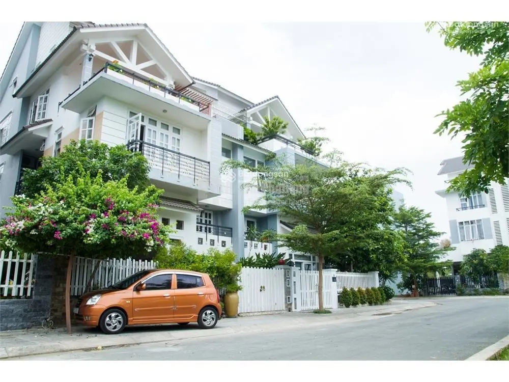 Bán nhà phố Gia Hòa 1T, 3 lầu, 5PN, Full nội thất đường 14m khu Vip P. Long B, Quận 9