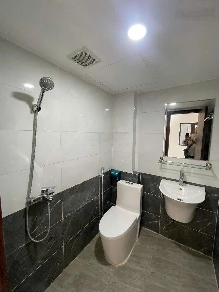 Chính chủ cần bán gấp căn nhà, Mỹ Đình , đẹp lung linh, VF3 đỗ cửa, S: 35m, mt 5m, 6 tầng, Thang Má
