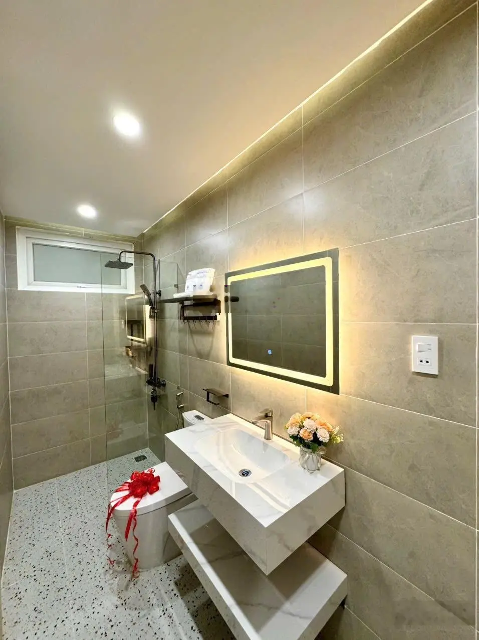 Chính chủ bán nhà DT:4,8x13 giá 6 tỷ 79,1 trệt 2 lầu,sổ hồng ,HBC,TĐ,0908284781-0908016419