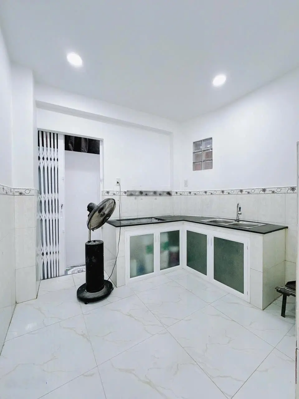 Bán nhà Bến Vân Đồn, Quận 4, 3 tầng - Giá 4,150 tỷ