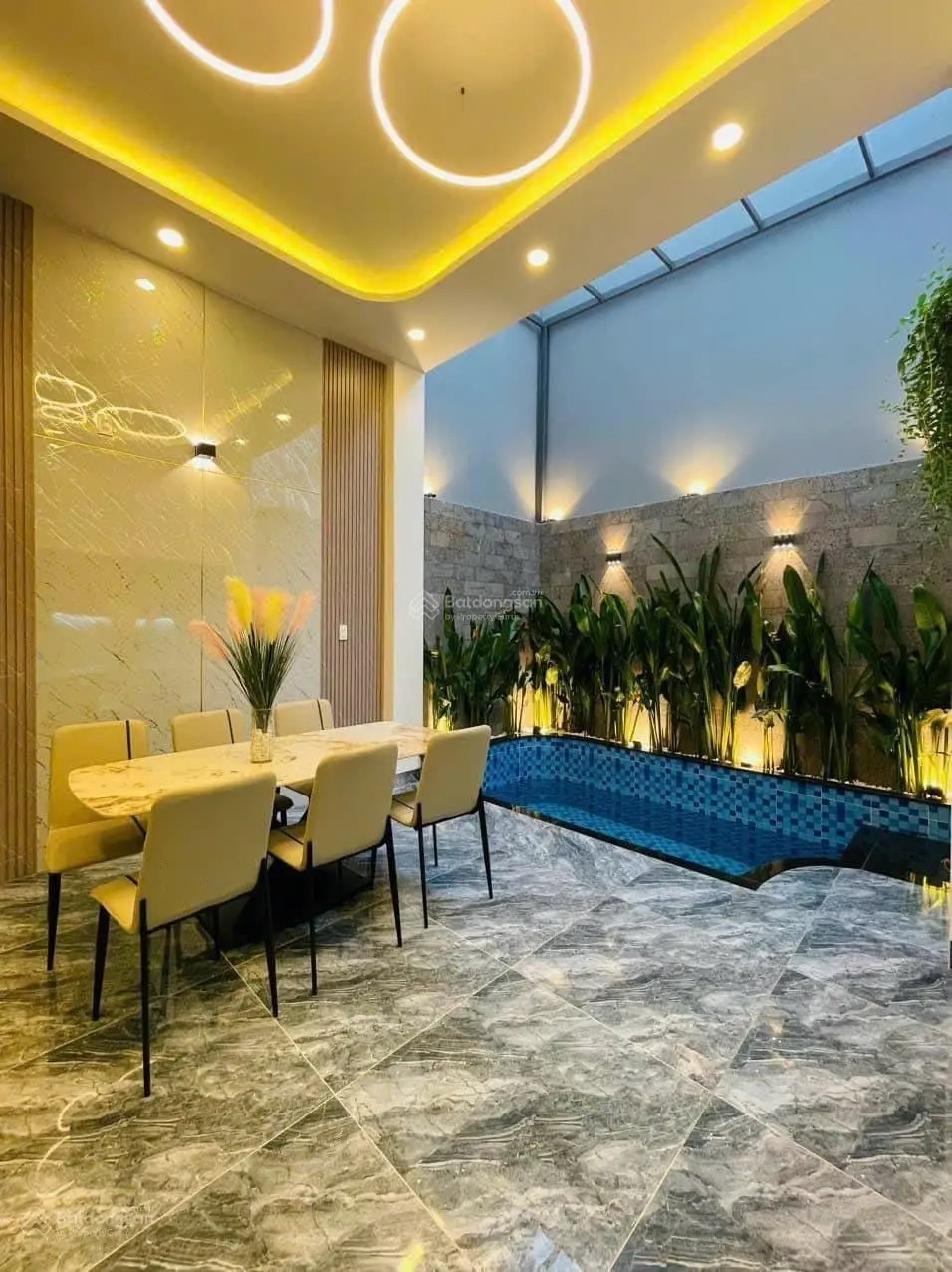 TT chỉ nhĩnh 3tỷ sở hữu nhà hẻm xe hơi đường Đội Cung, 2 Lầu 1 Trệt,P9, Q11 cách Đầm Sen 300m, SHR