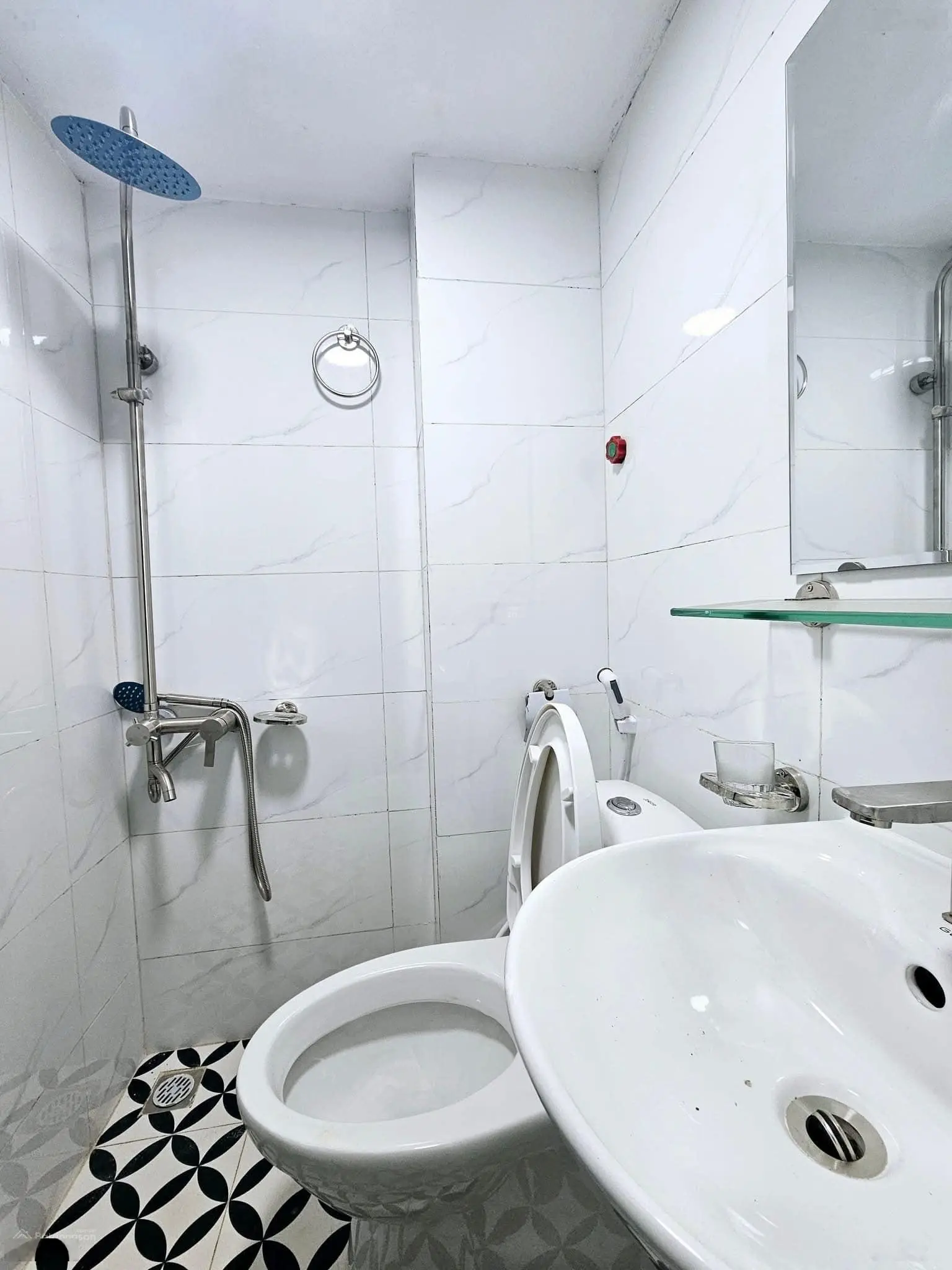 Chỉ 5.7 tỷ - nhà đẹp Trần Khát Chân - 5 tầng - 6 ngủ - 30m ra ô tô