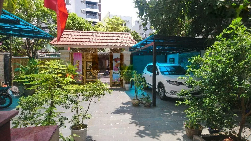 Anh chị gửi bán căn biệt thự víp ngay biển mỹ khê, nằm trên đường dương đình nghệ ,ra biển 200m.