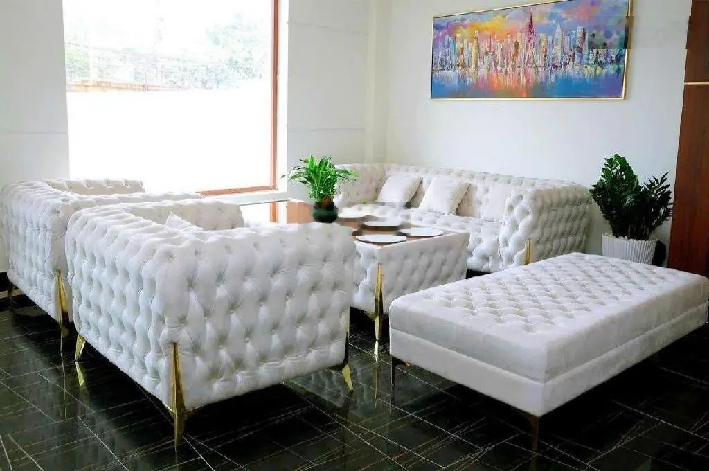 Bán Khách Sạn 7 Tầng, Làm CHDV Thu nhập trên 1.5tỷ/năm Mặt Tiền Đường số Gần BX Miền Đông mới