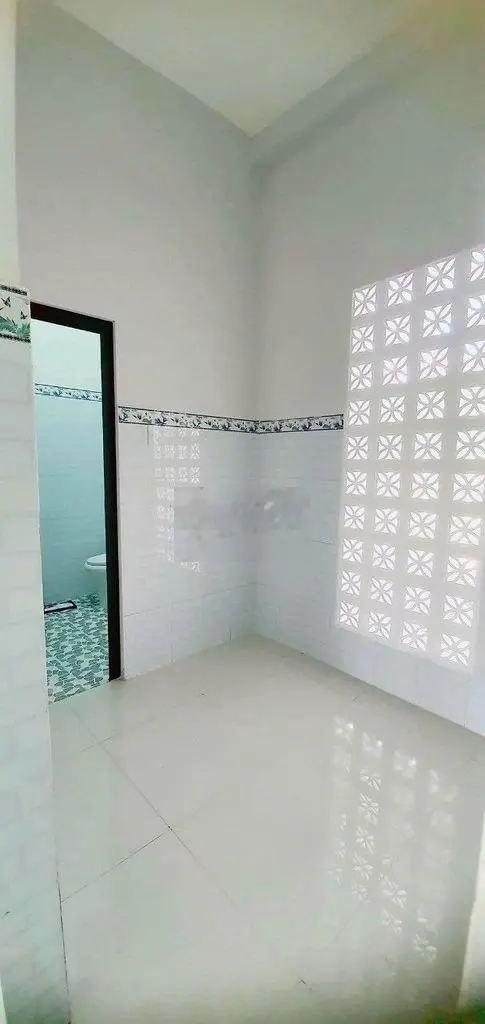 Nhà mặt tiền cao cấp, cạnh bên trường chuyên Nguyễn Thiện Thành
