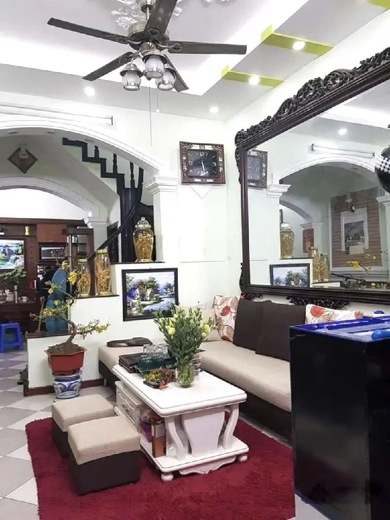 Bán nhà q.cầu giấy,nhà phố dương quảng hàm. 5 tầng 8,2 tỷ .