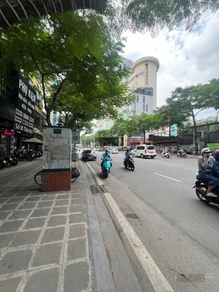Bán nhà phố Thái Hà 55M2 - MT 5.5M - Vỉa hè - Kinh doanh- Ôtô tránh -Vị trí đẹp - 21 Tỷ