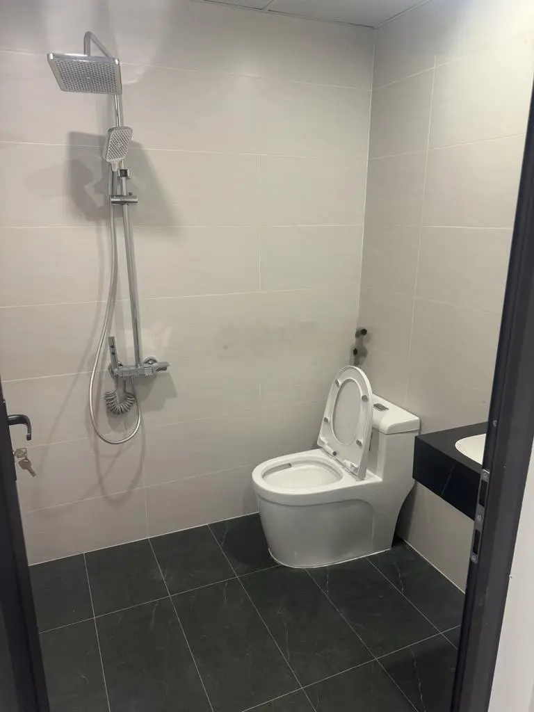 Nhà 5 tầng xây mới 2 thoáng, ôtô qua cửa. Giá 5,9 tỷ