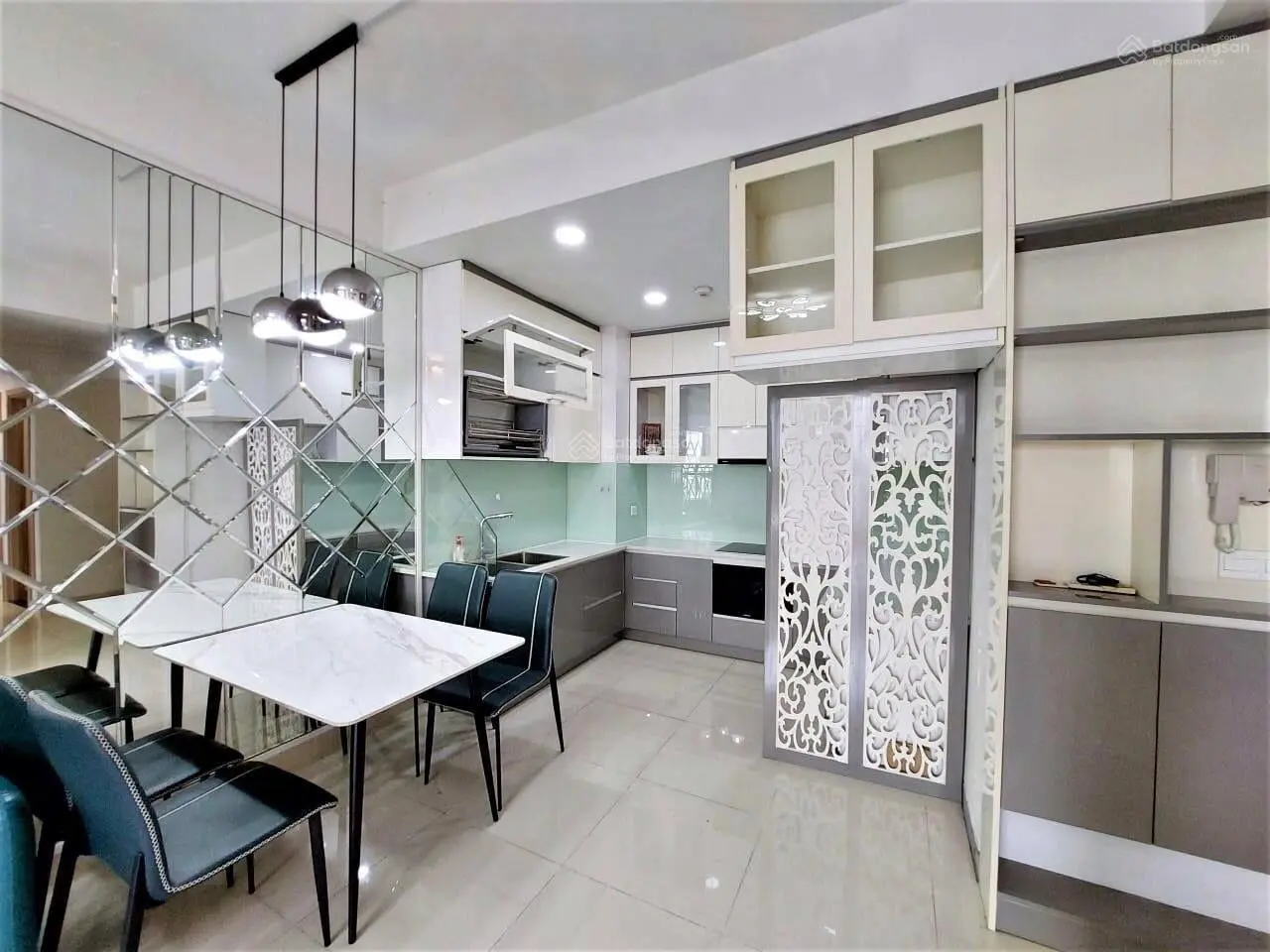 Bán căn hộ 3 phòng ngủ, 105m2, Golden Mansion, Novaland, Phú Nhuận, giá chỉ 6.350 tỷ có nội thất