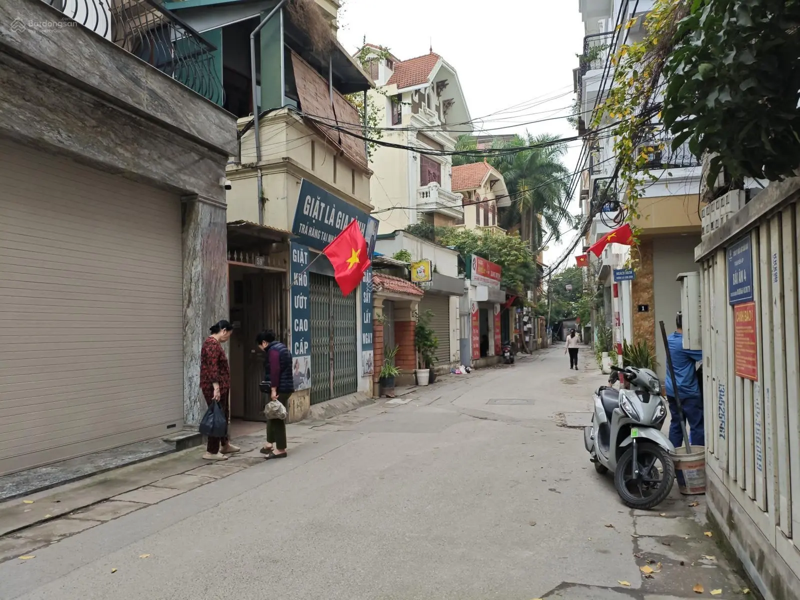 Bán nhà riêng Lạc Long Quân 54m2, vài bước chân ra ô tô, giá chào 12.9 tỷ