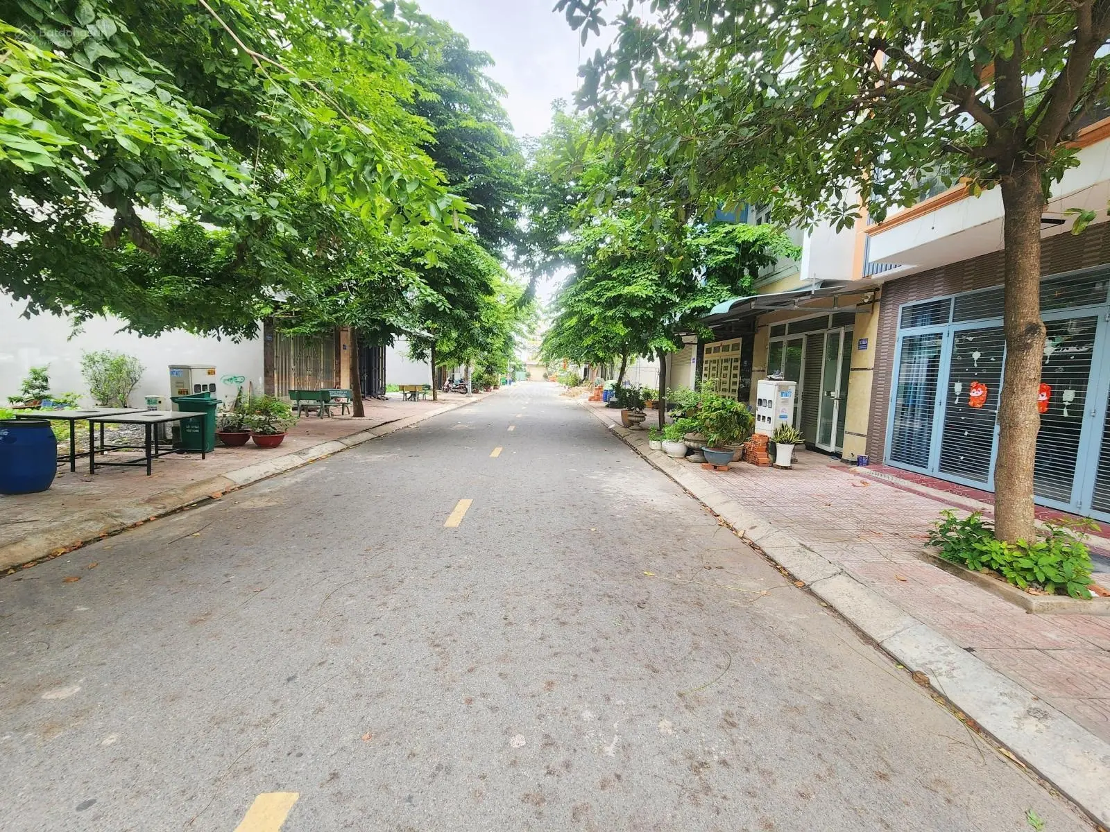 Bán nhà, 3 tầng 2 phòng ngủ rộng, 80m2 ngang 5m, ngay chợ đêm Hòa Lân, 3.89 tỷ TL