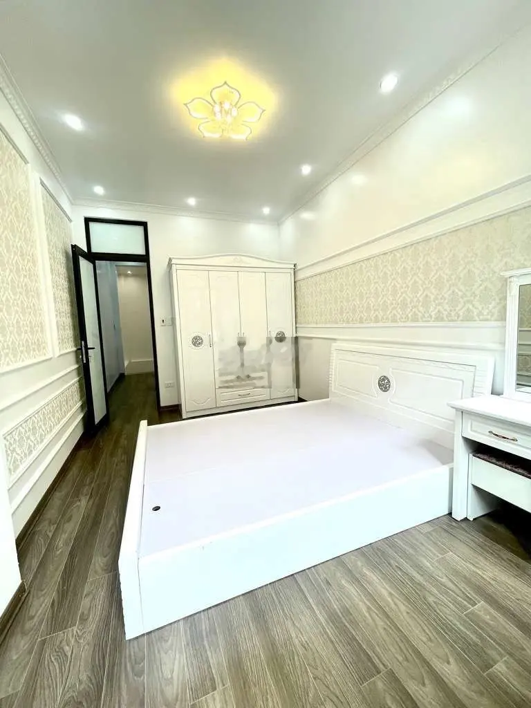 Bán nhà Quan Nhân, 41m2, mặt ngõ thông kinh doanh, 5 tầng đẹp mới